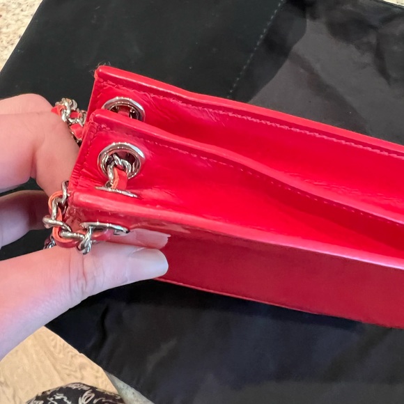 (SOLD) Chanel crossbody phone bag - Picture 4 of 12